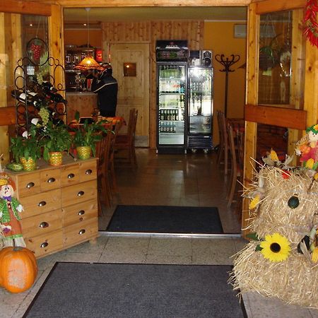 Kis-Duna Motel & Camping Mosonmagyaróvár Buitenkant foto