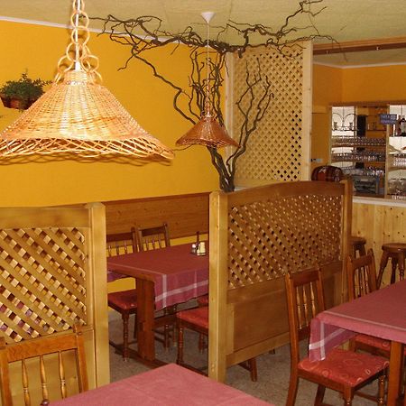 Kis-Duna Motel & Camping Mosonmagyaróvár Buitenkant foto