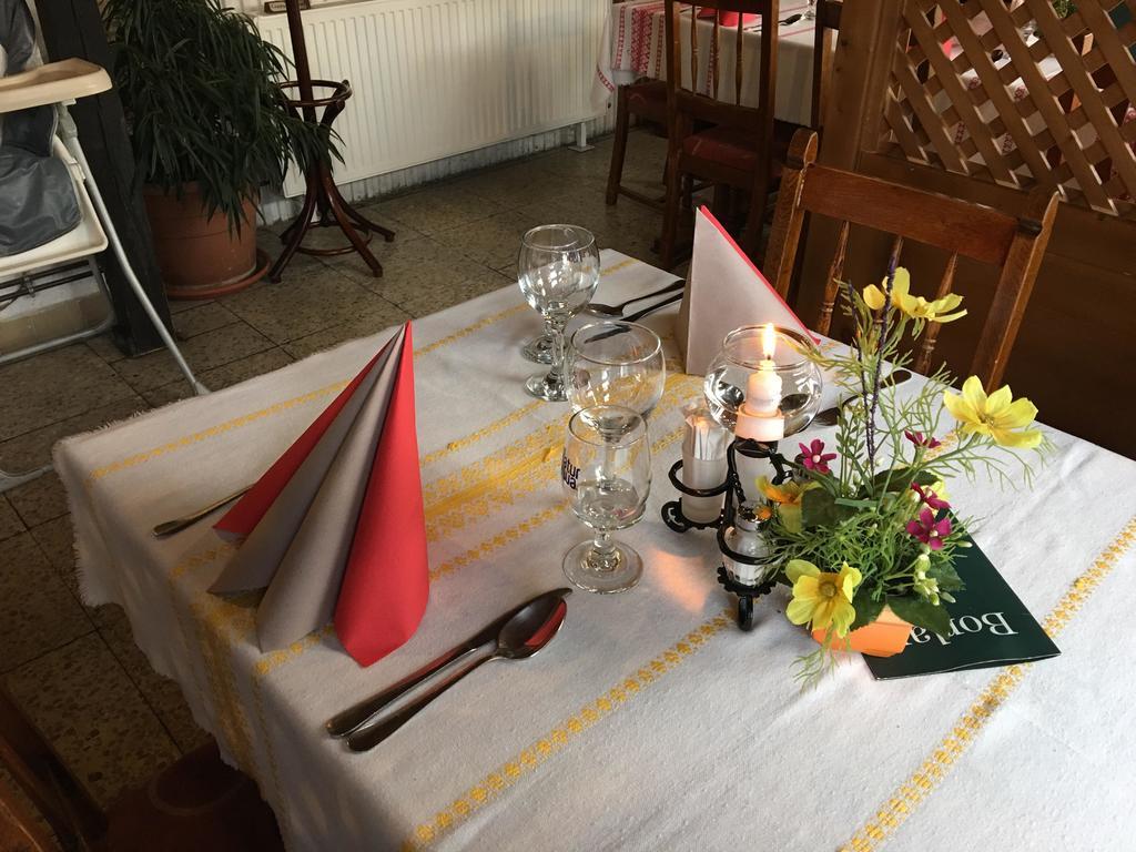 Kis-Duna Motel & Camping Mosonmagyaróvár Buitenkant foto